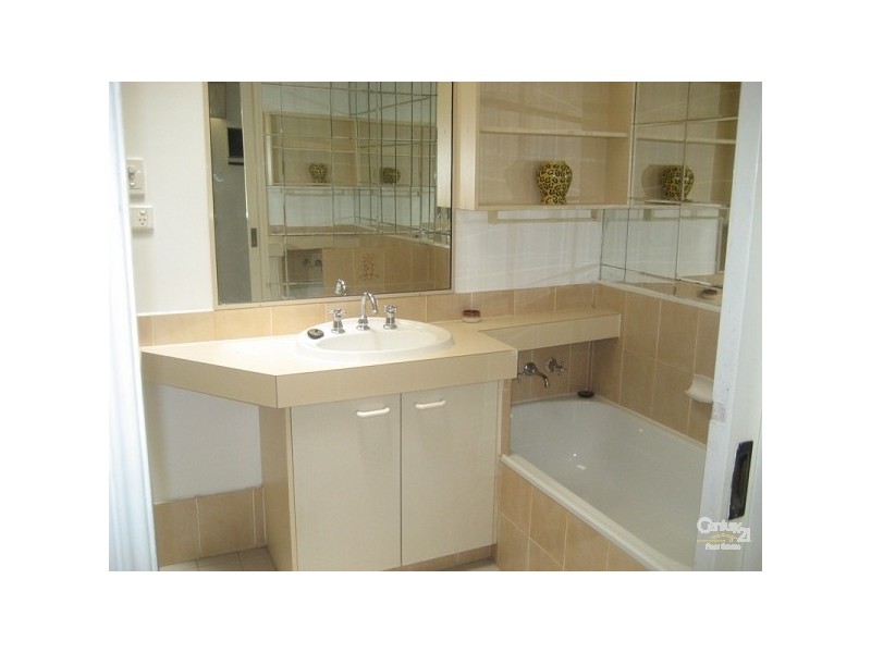 31/81 Olsen Avenue, Labrador QLD 4215