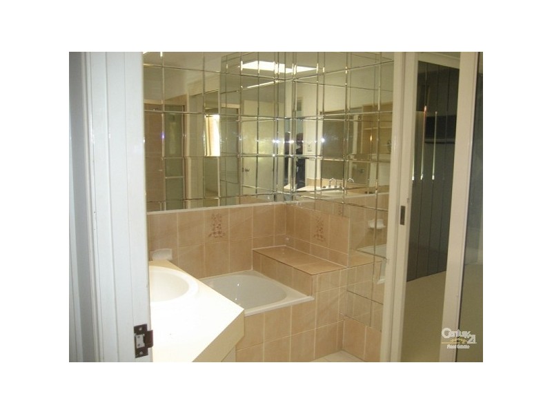 31/81 Olsen Avenue, Labrador QLD 4215