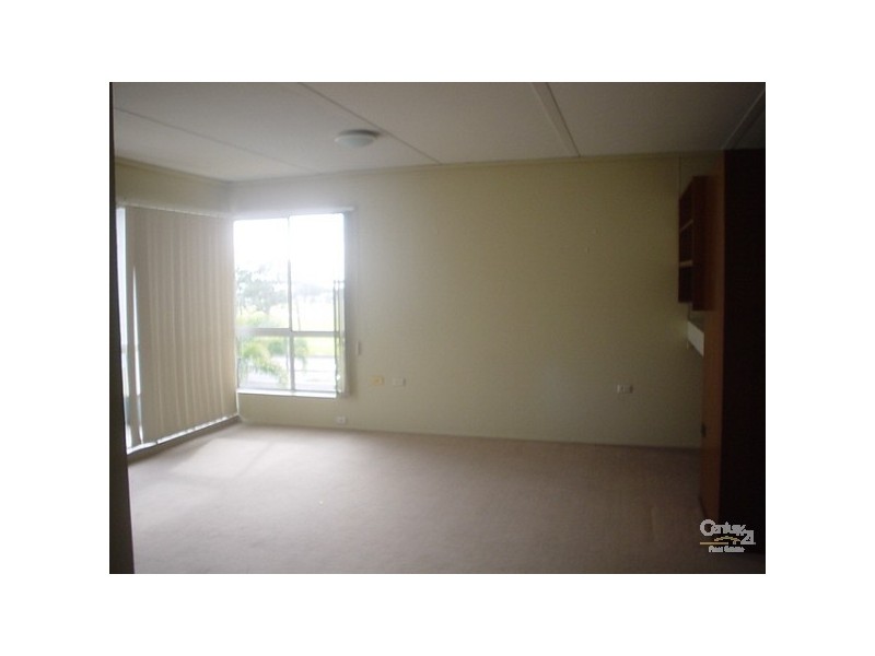 10/128 Marine Parade, Southport QLD 4215