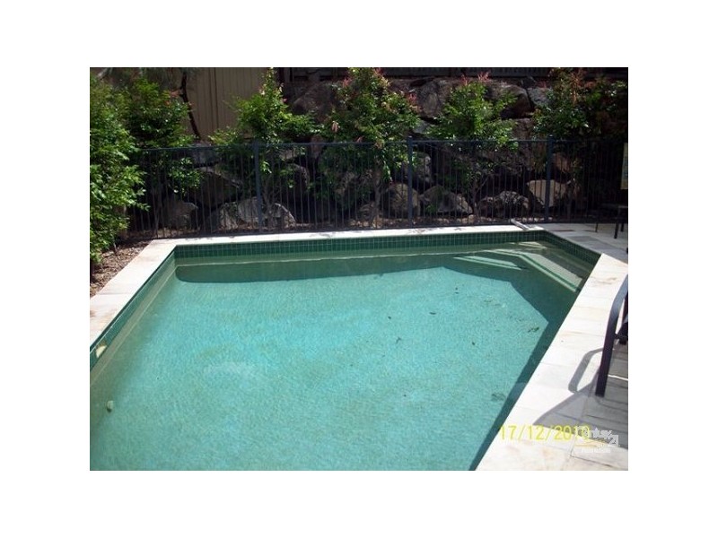 111 Crestwood Drive, Molendinar QLD 4214