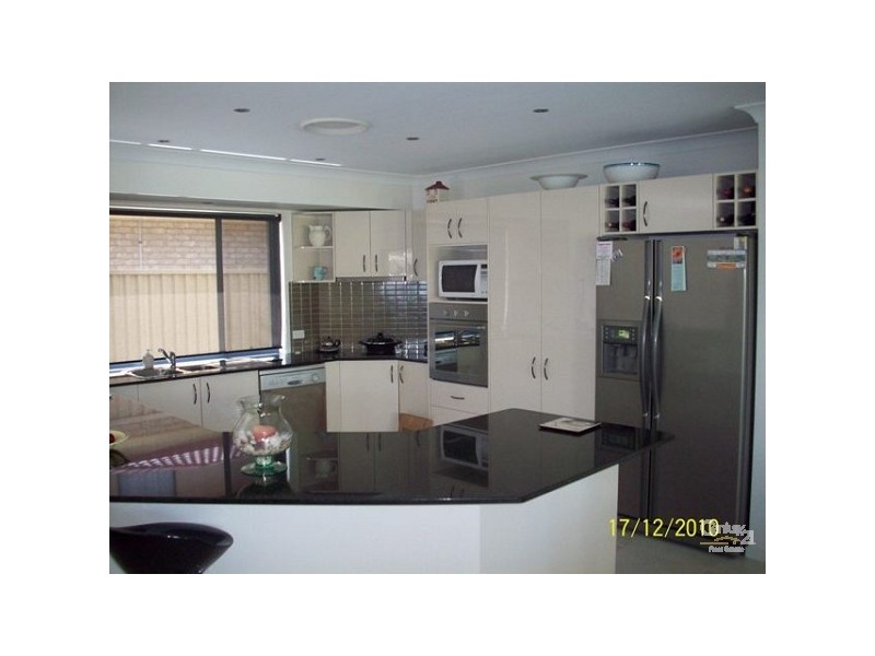 111 Crestwood Drive, Molendinar QLD 4214