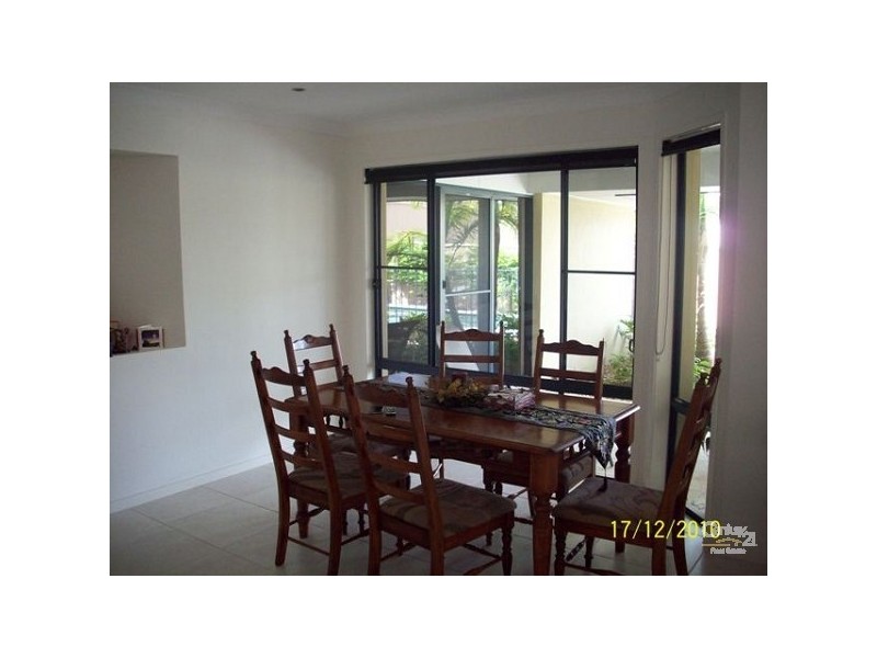 111 Crestwood Drive, Molendinar QLD 4214