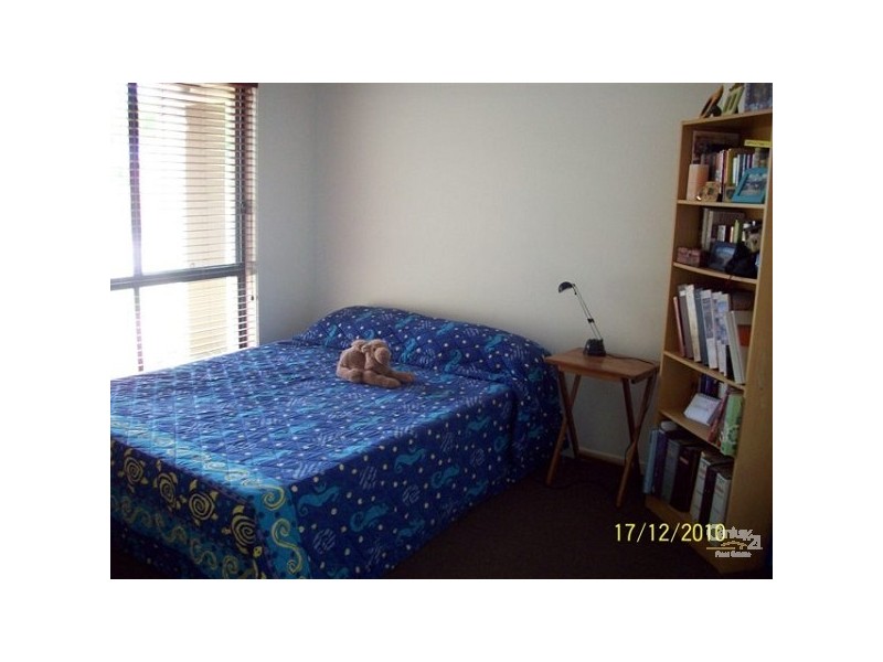 111 Crestwood Drive, Molendinar QLD 4214