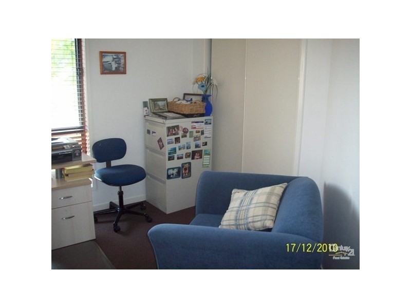 111 Crestwood Drive, Molendinar QLD 4214