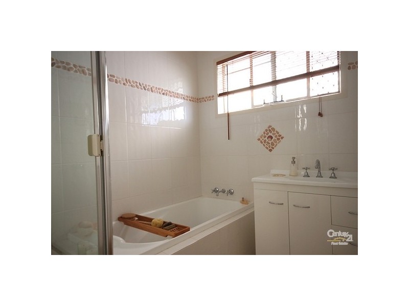 28 Tallara Street, Coombabah QLD 4216