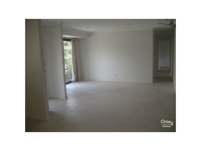 1/16 Elm Street, Labrador QLD 4215