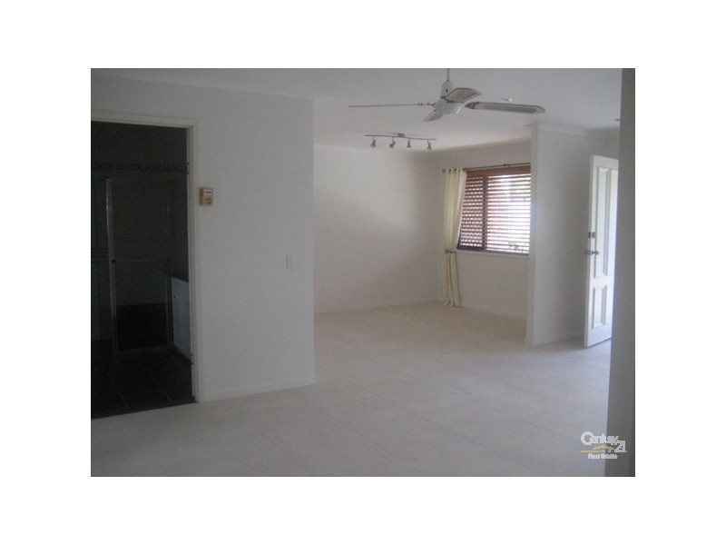 1/16 Elm Street, Labrador QLD 4215