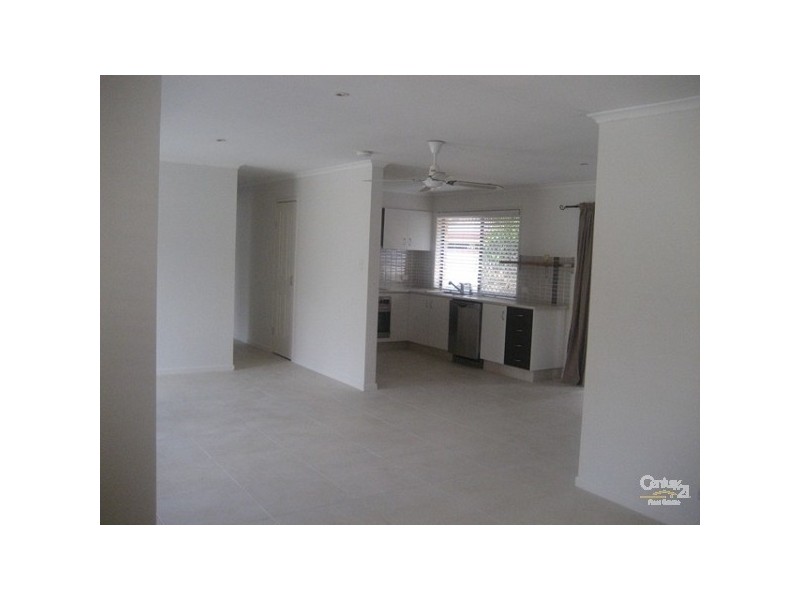 1/16 Elm Street, Labrador QLD 4215