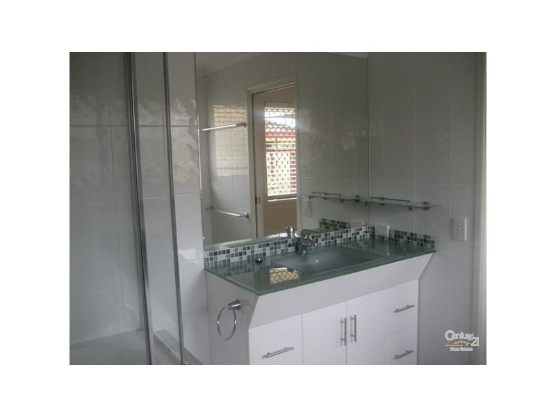 1/16 Elm Street, Labrador QLD 4215