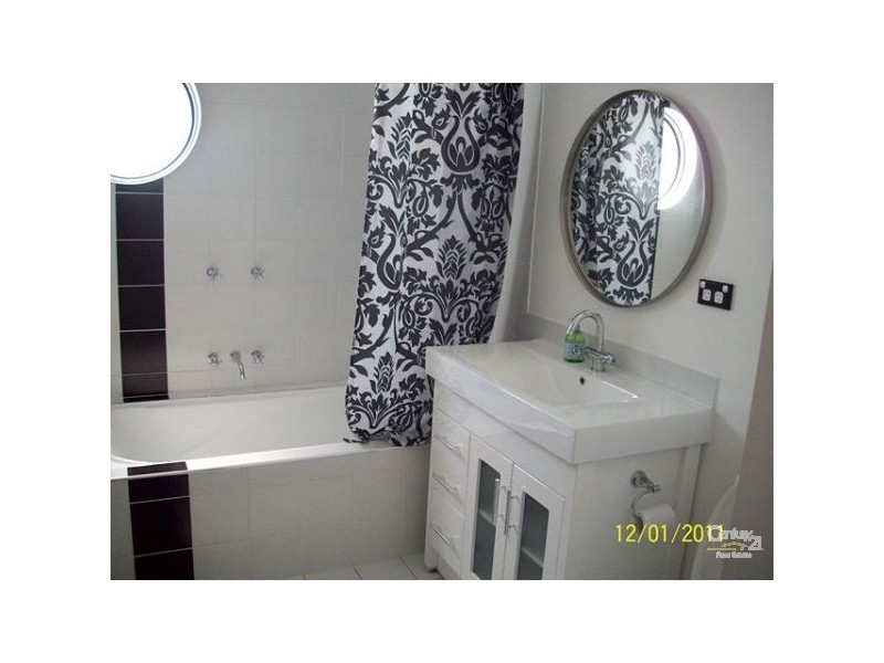 105 Turpin Road, Labrador QLD 4215