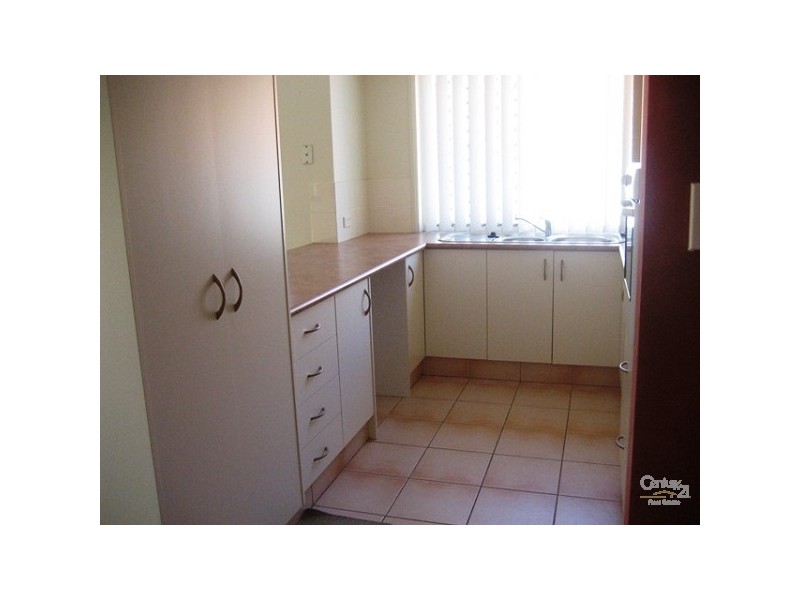 2/218 Central Street, Labrador QLD 4215