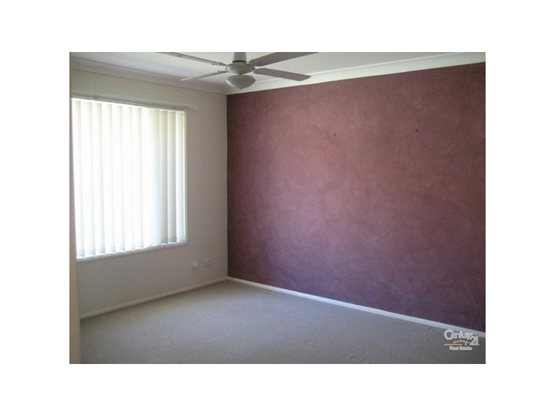 2/218 Central Street, Labrador QLD 4215