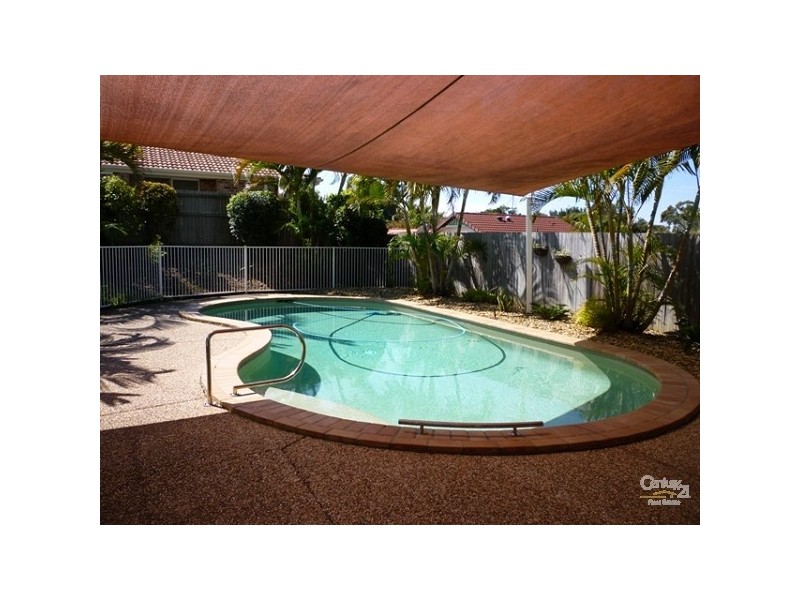 2/218 Central Street, Labrador QLD 4215