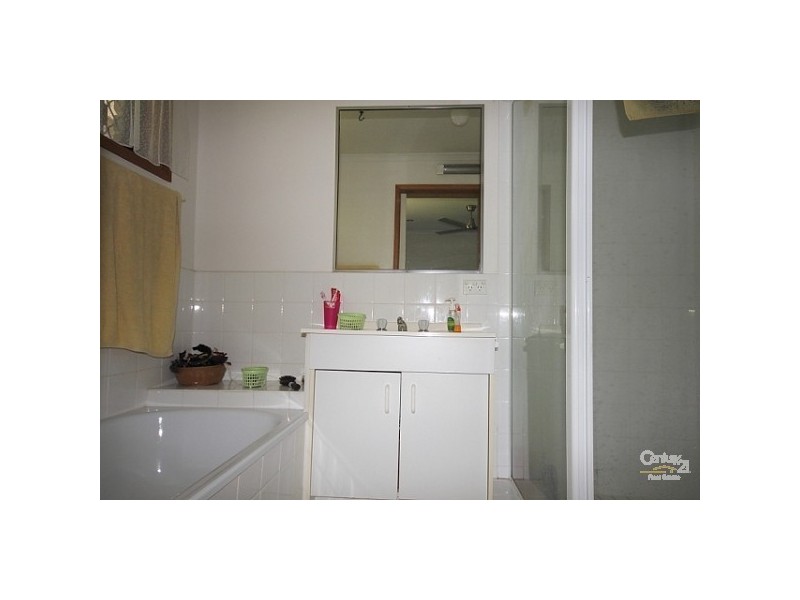 2/7 Ruth Anne Close, Labrador QLD 4215