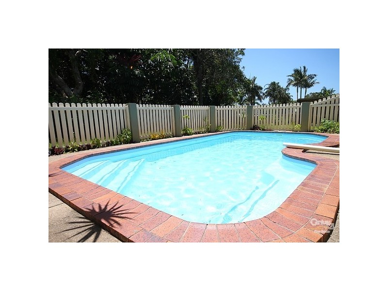 6 Erica Court, Labrador QLD 4215