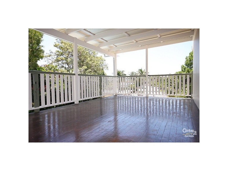 6 Erica Court, Labrador QLD 4215