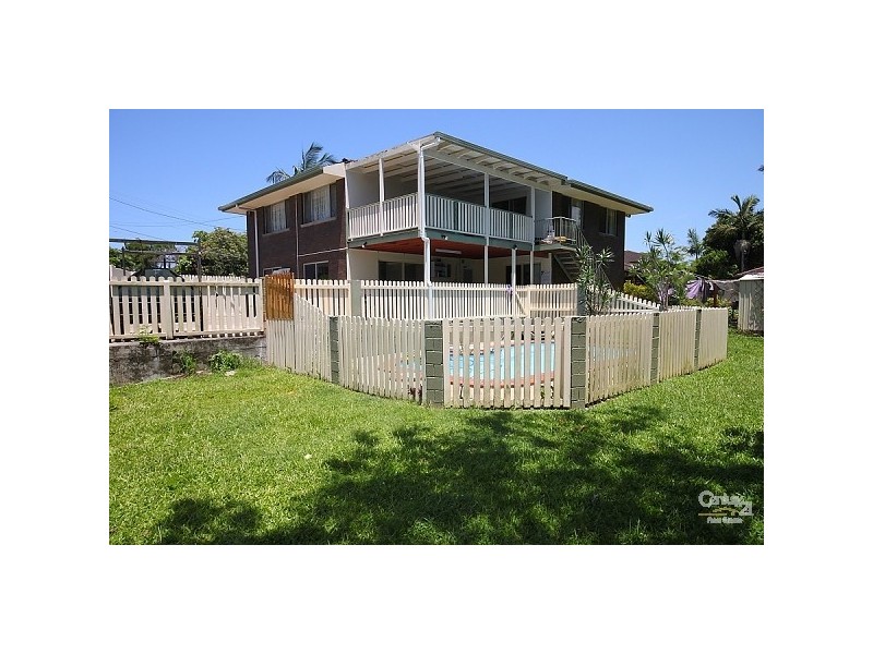 6 Erica Court, Labrador QLD 4215