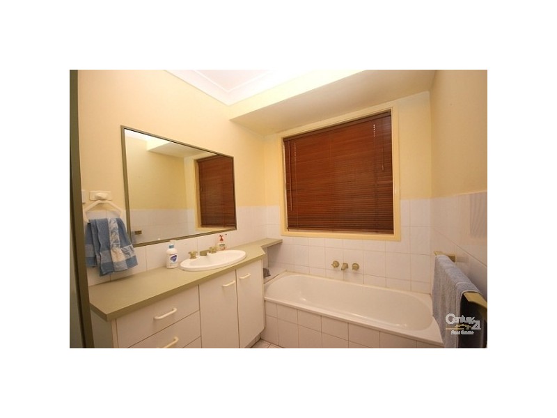 6  Gurthrie Parade, Carrara QLD 4211