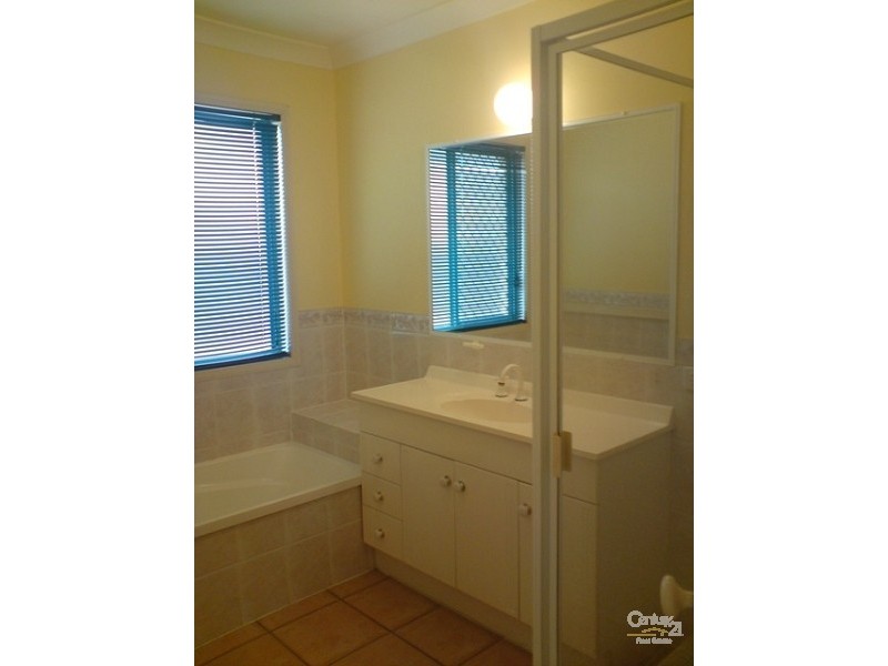 1 Longcove Place, Parkwood QLD 4214