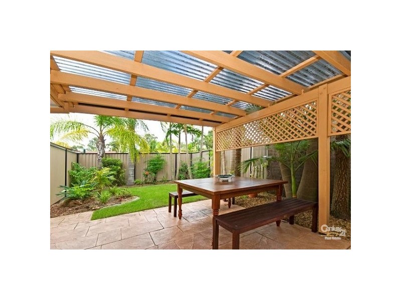 2/49 Morinda Way, Labrador QLD 4215