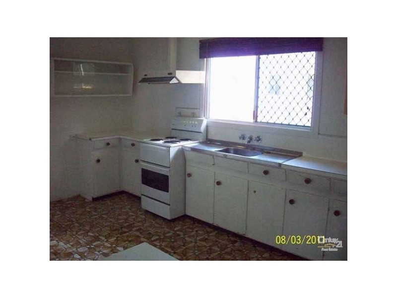 4 Mal Burke Street, Southport QLD 4215