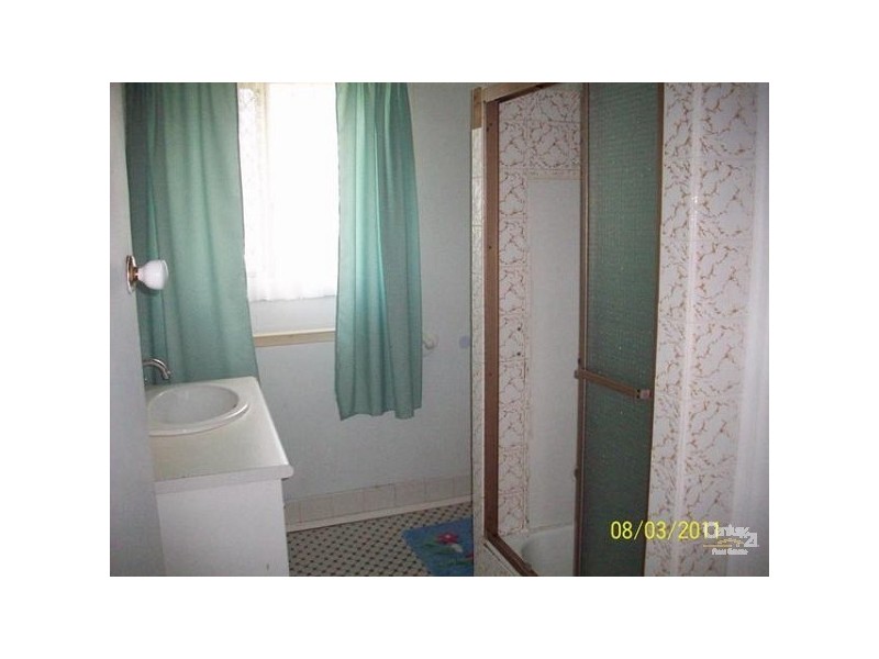 4 Mal Burke Street, Southport QLD 4215