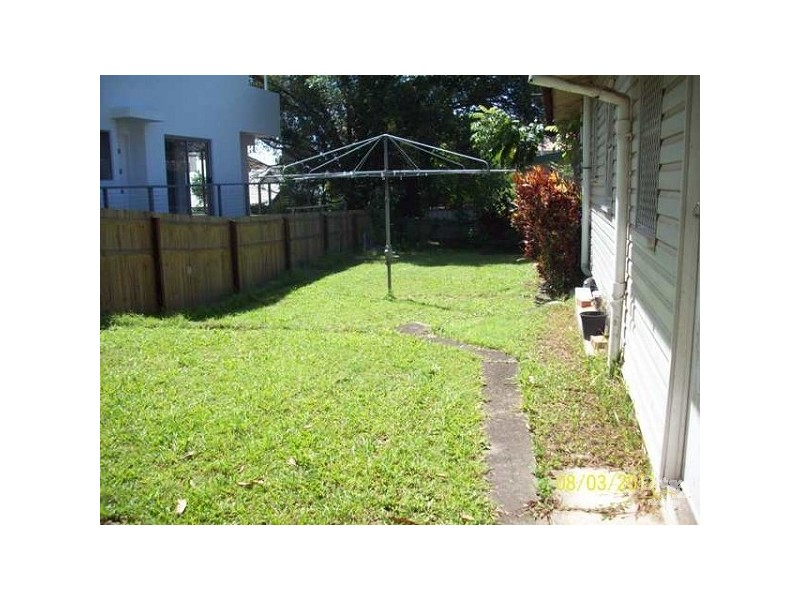 4 Mal Burke Street, Southport QLD 4215