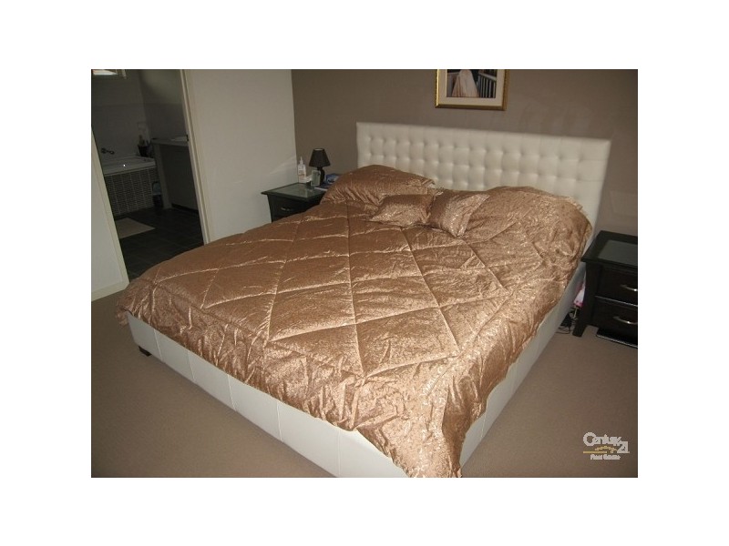 2 Mahogany Place, Molendinar QLD 4214