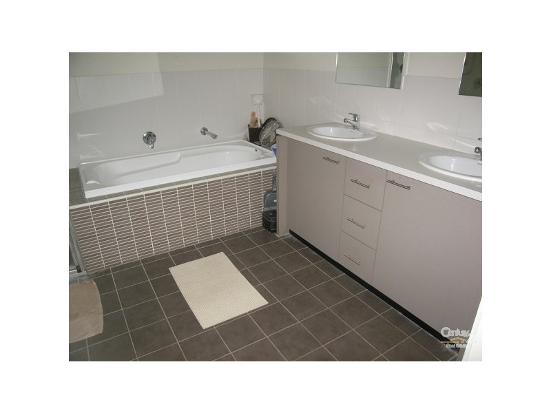 2 Mahogany Place, Molendinar QLD 4214