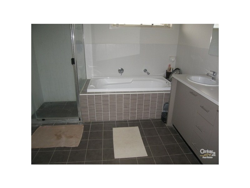 2 Mahogany Place, Molendinar QLD 4214