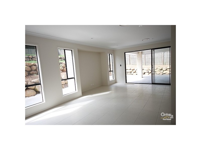 42 Roberts Drive, Maudsland QLD 4210