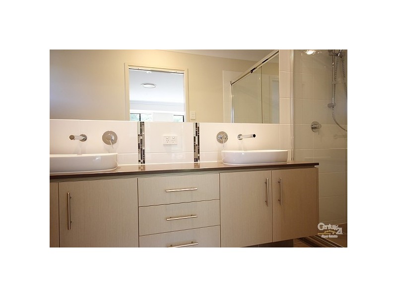 42 Roberts Drive, Maudsland QLD 4210