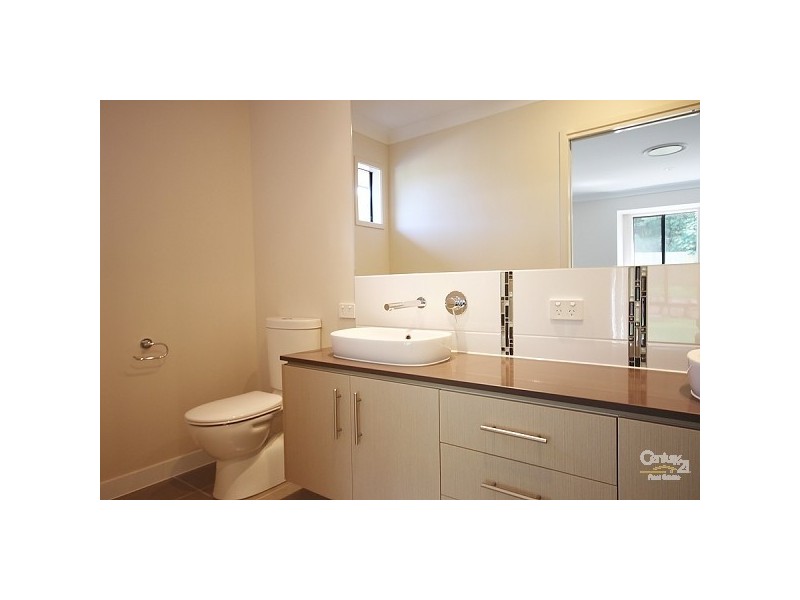 42 Roberts Drive, Maudsland QLD 4210