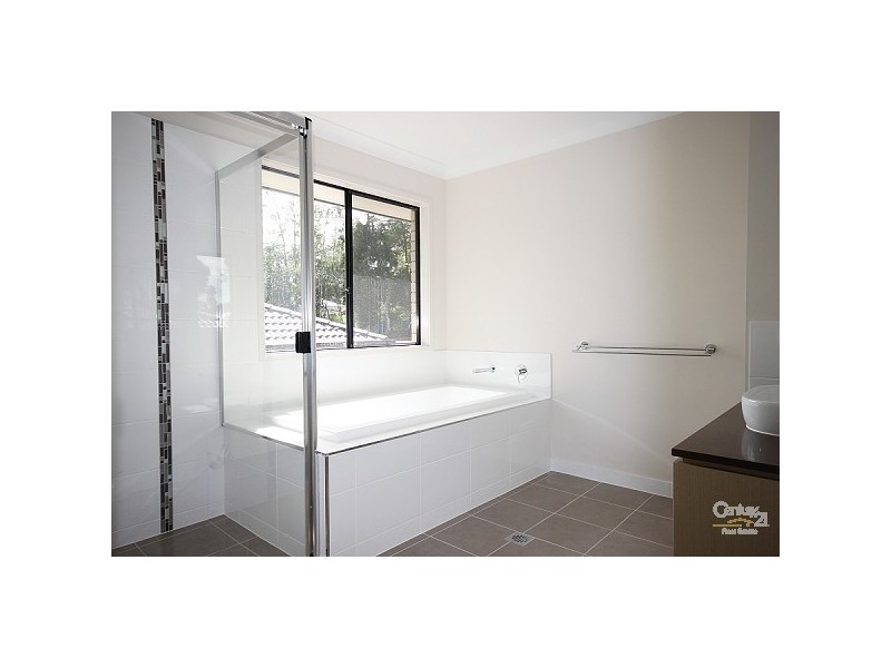 42 Roberts Drive, Maudsland QLD 4210