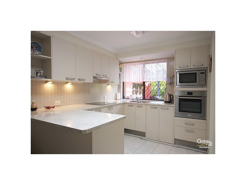 2/14 Burwood Ct, Labrador QLD 4215