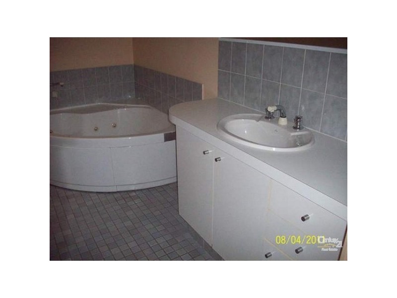 1/14 Nina Parade, Arundel QLD 4214