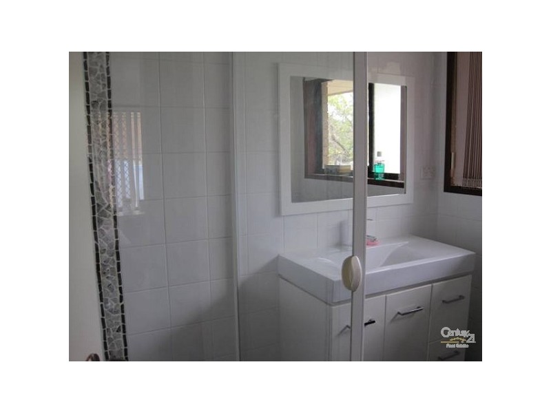 2/1 Jean Street, Labrador QLD 4215