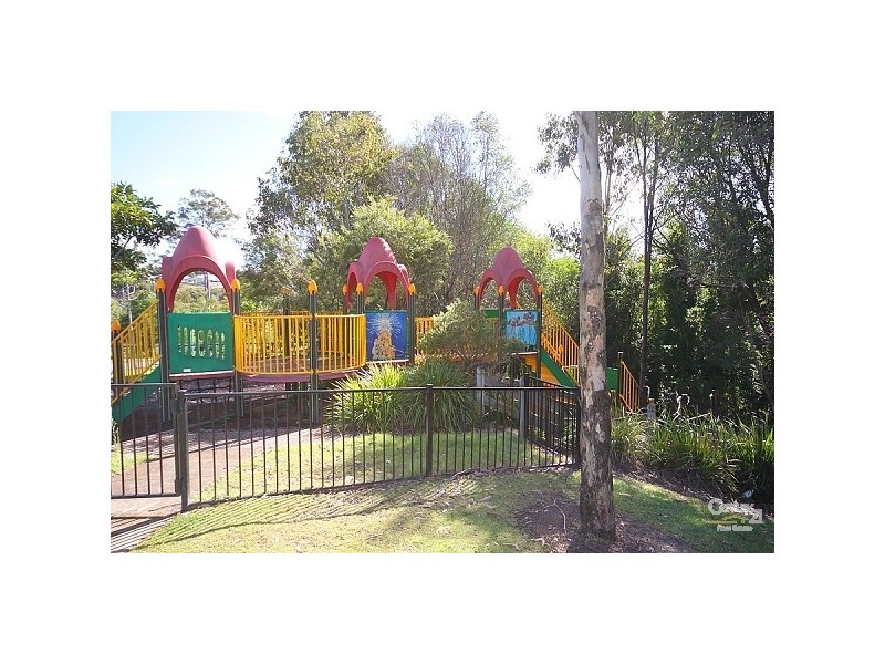 37 Roberts Drive, Maudsland QLD 4210