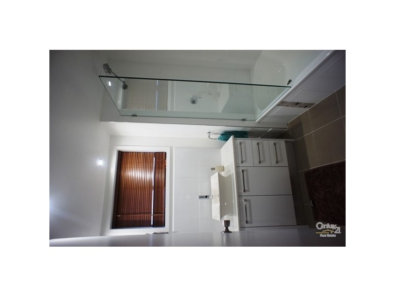 3/8 Baker Avenue, Labrador QLD 4215