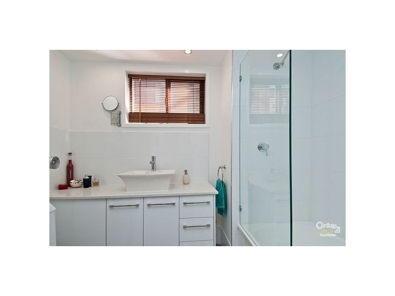 3/8 Baker Avenue, Labrador QLD 4215