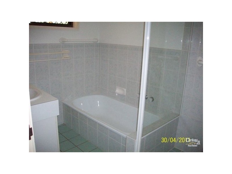 2/7 Hill Court, Labrador QLD 4215