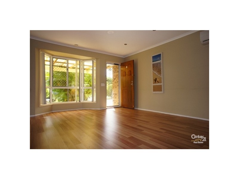 2/6 Hentdale, Labrador QLD 4215