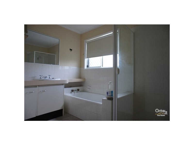 2/6 Hentdale, Labrador QLD 4215