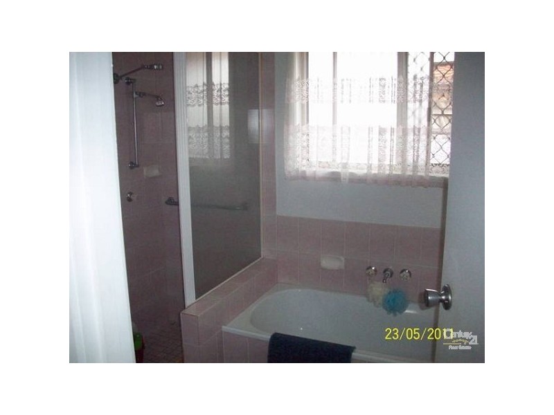 1/9 Nina Parade, Arundel QLD 4214