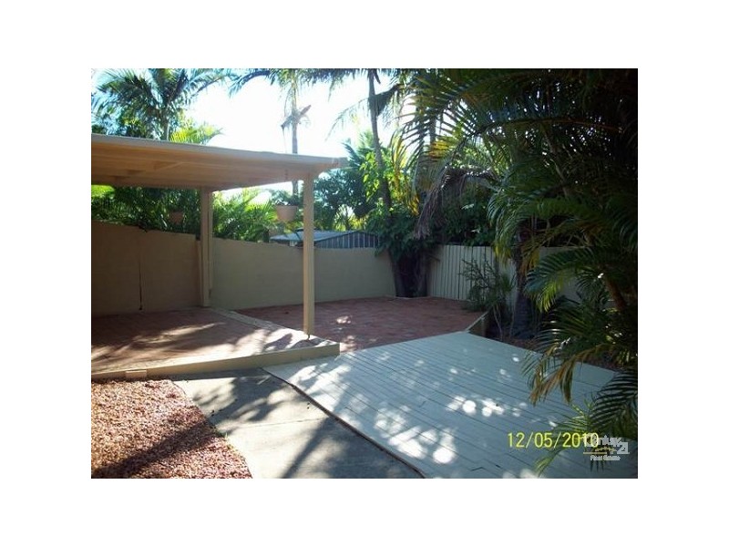 1/2 Callistemon Court, Arundel QLD 4214