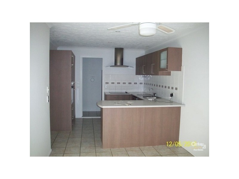 1/2 Callistemon Court, Arundel QLD 4214