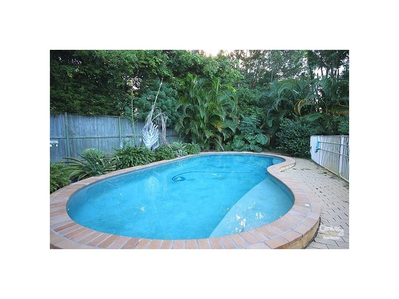 8 Nalya Court, Mermaid Waters QLD 4218