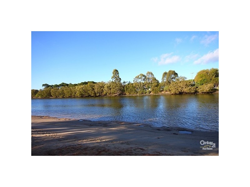 8 Nalya Court, Mermaid Waters QLD 4218