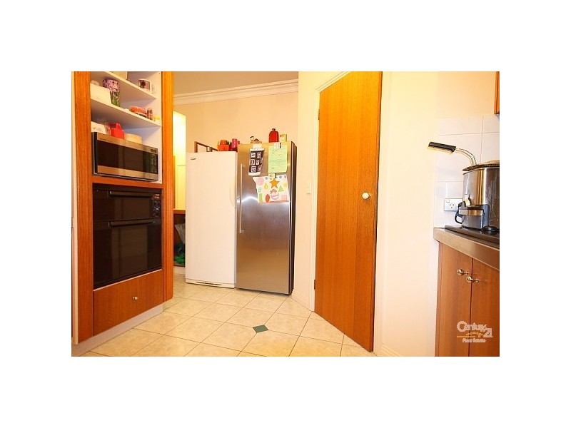 19 Cook Close, Southport QLD 4215