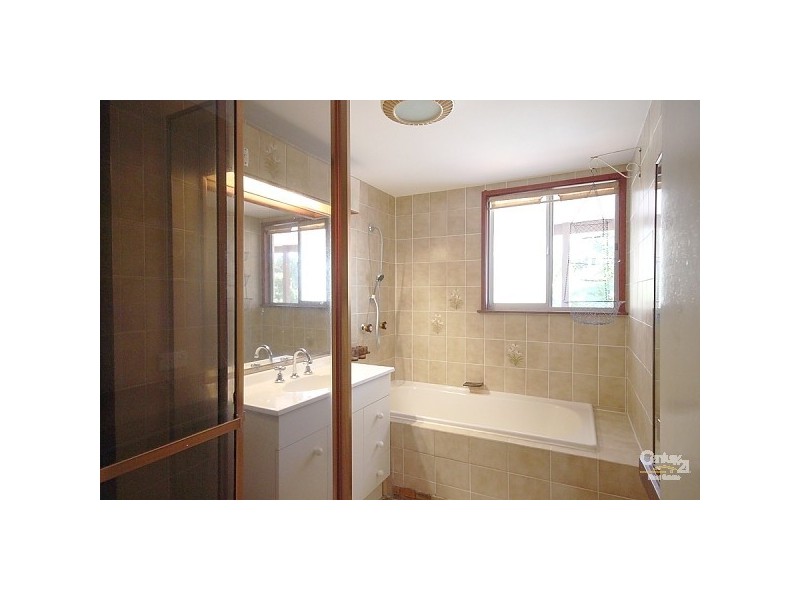 7 Larwon Terrace, Southport QLD 4215